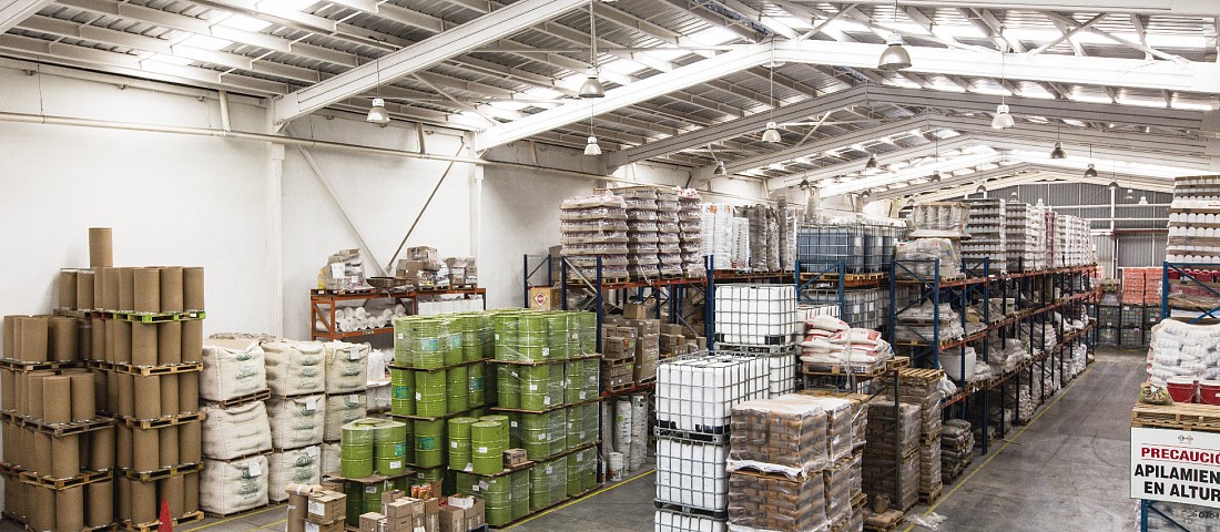 implementación tipo fabrica, mas rack en altura implementación tipo fabrica, mas rack en altura